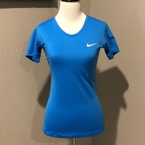 NIKE | Dri-Fit Light Bud Athletic Top Size Medium
